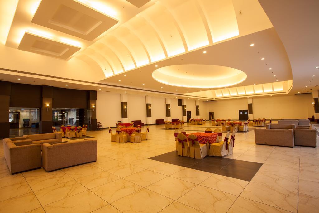 Velvet Clarks Exotica Hotel Zirakpur Eksteriør billede