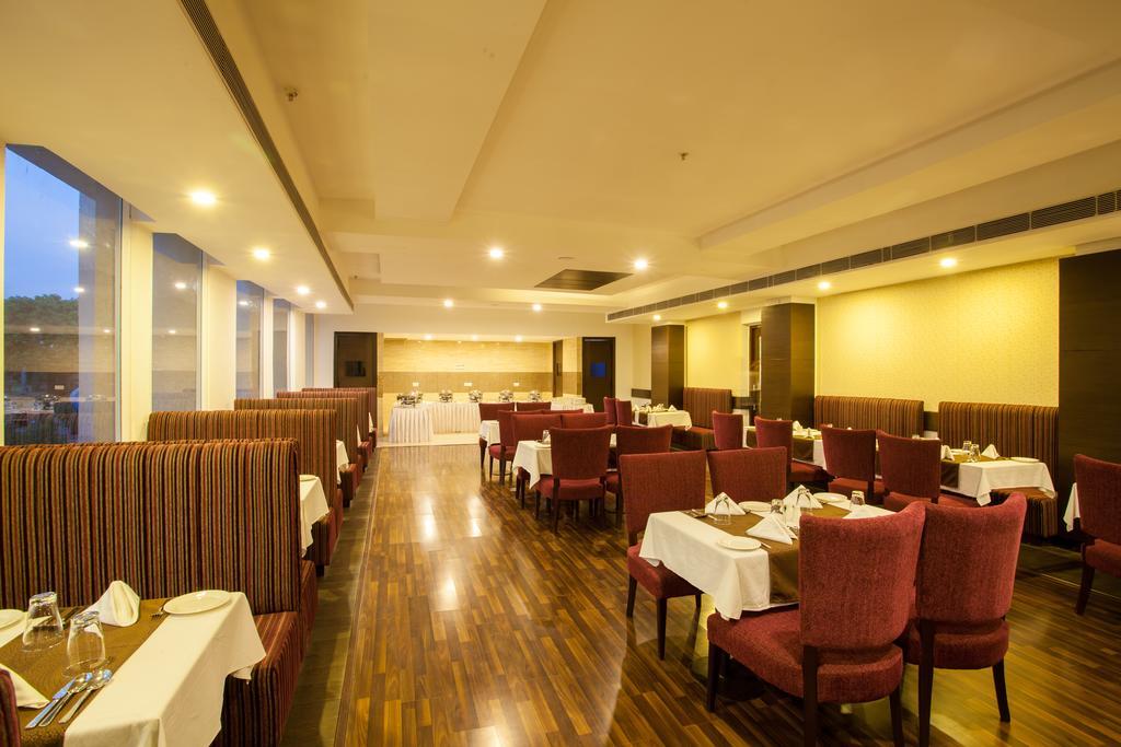 Velvet Clarks Exotica Hotel Zirakpur Eksteriør billede