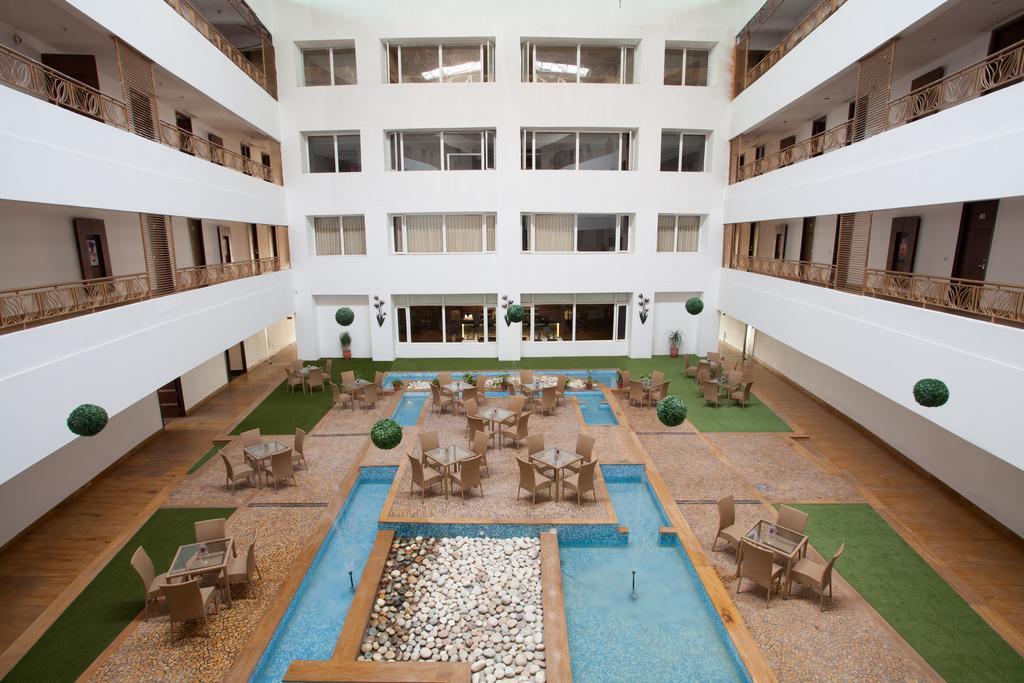 Velvet Clarks Exotica Hotel Zirakpur Eksteriør billede