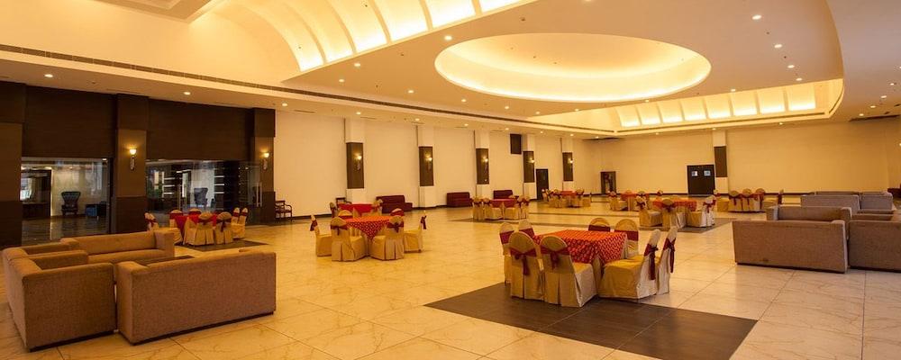 Velvet Clarks Exotica Hotel Zirakpur Eksteriør billede