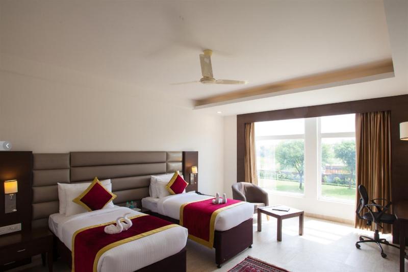 Velvet Clarks Exotica Hotel Zirakpur Eksteriør billede