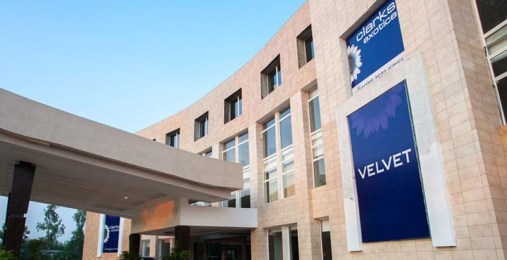 Velvet Clarks Exotica Hotel Zirakpur Eksteriør billede