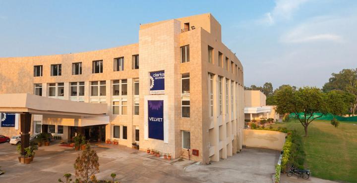 Velvet Clarks Exotica Hotel Zirakpur Eksteriør billede